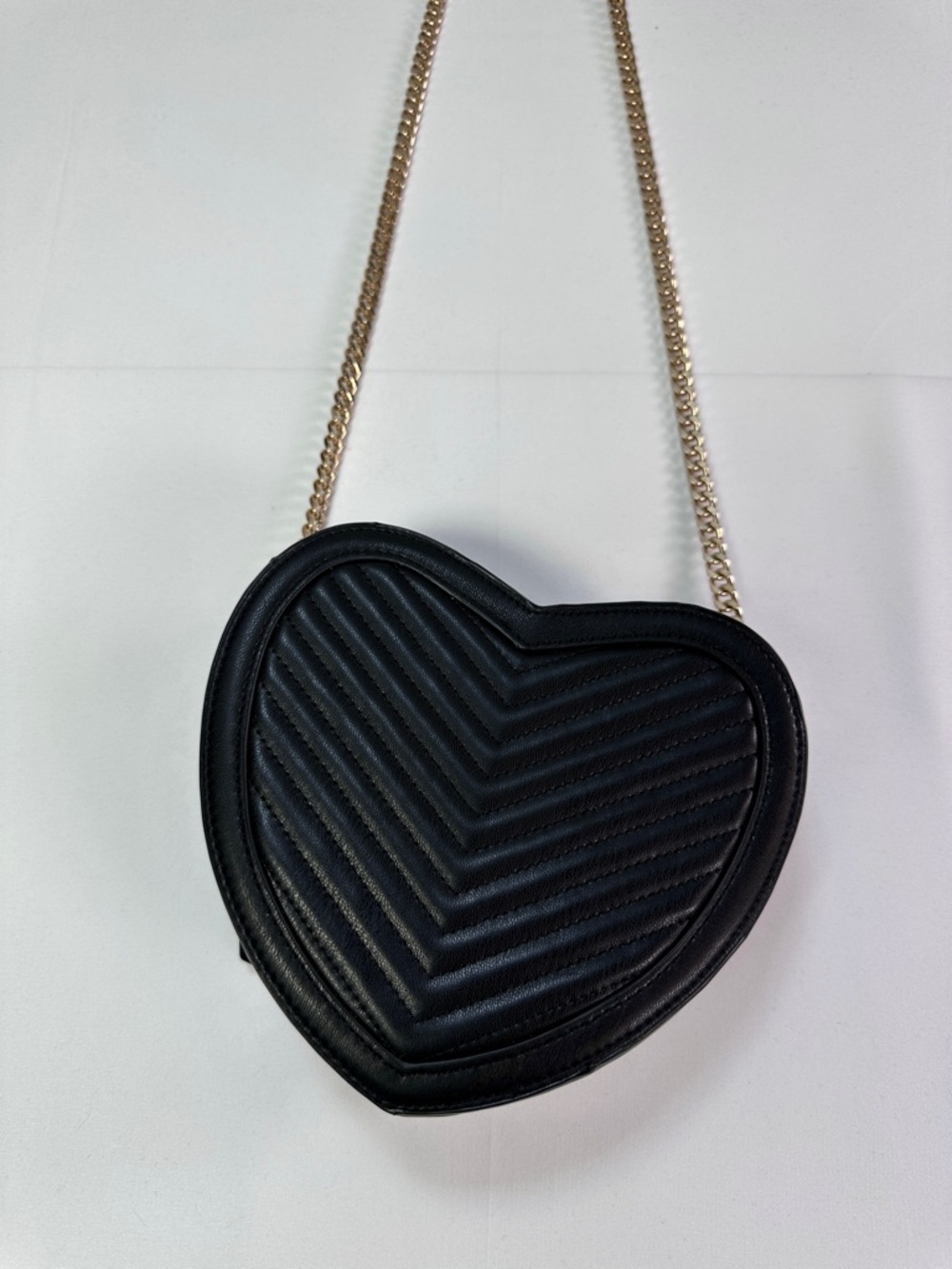 Forever 21 Faux Leather Quilted Crossbody Bag Black Gold Chain Heart Y2K Casual - Picture 5 of 5